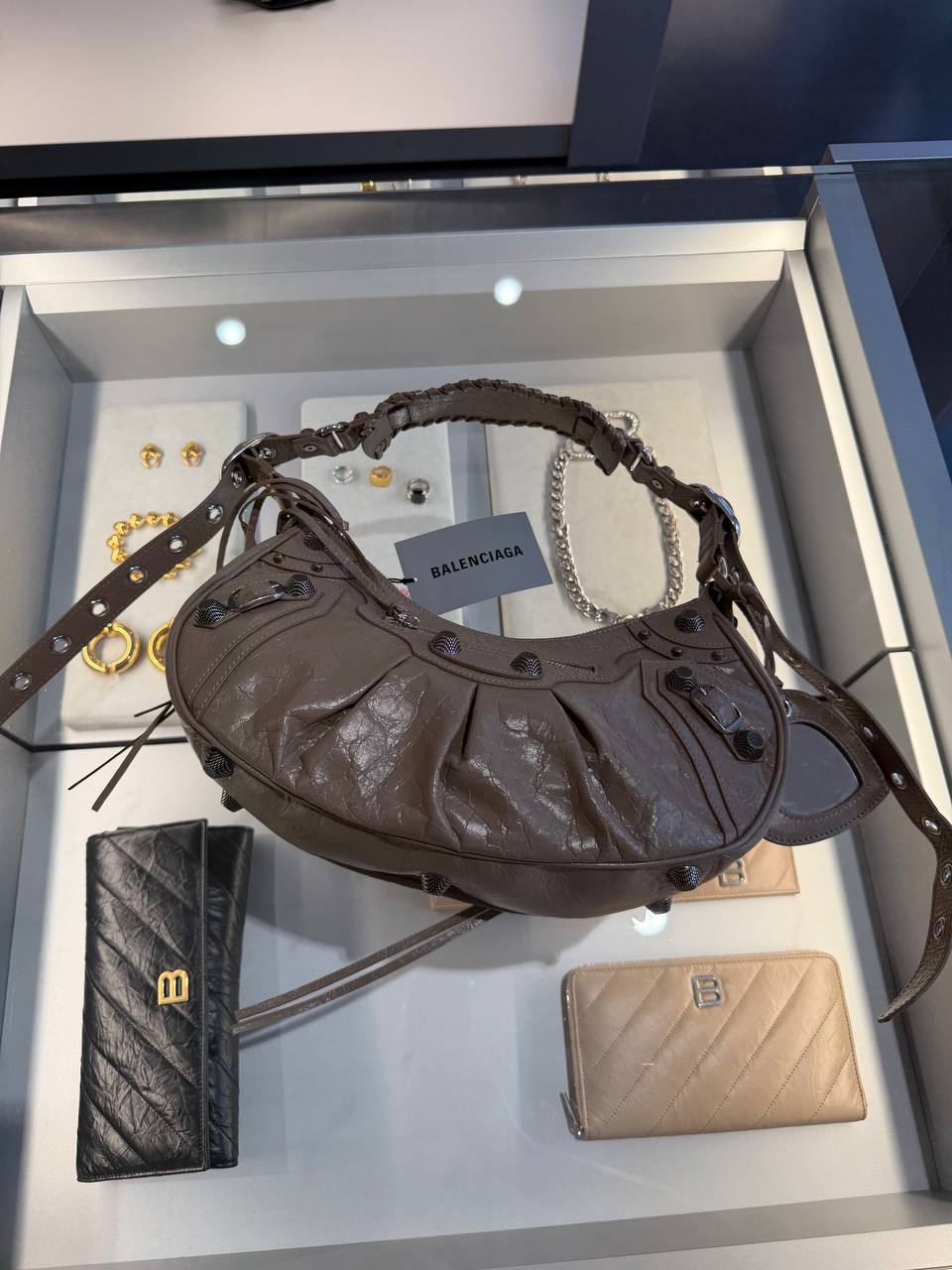 BALENCIAGA