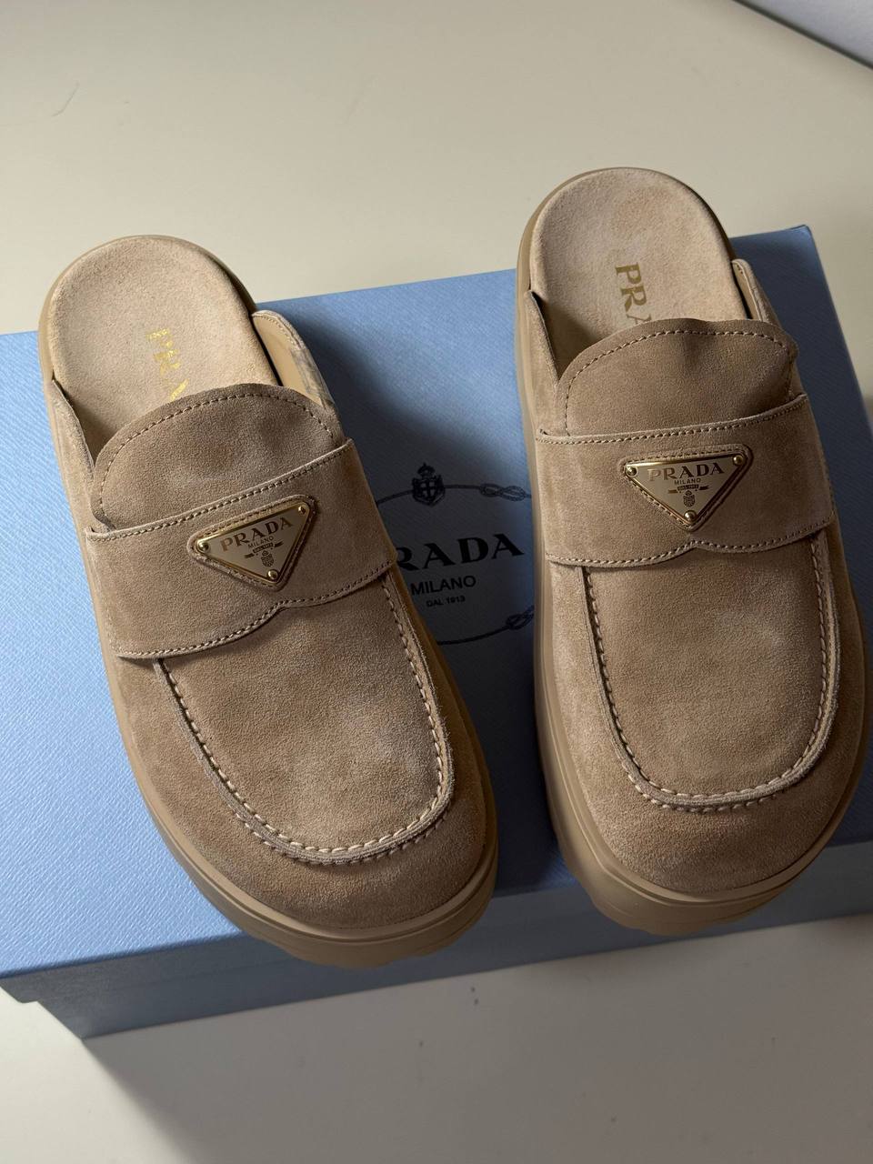 PRADA (размер 40,5)