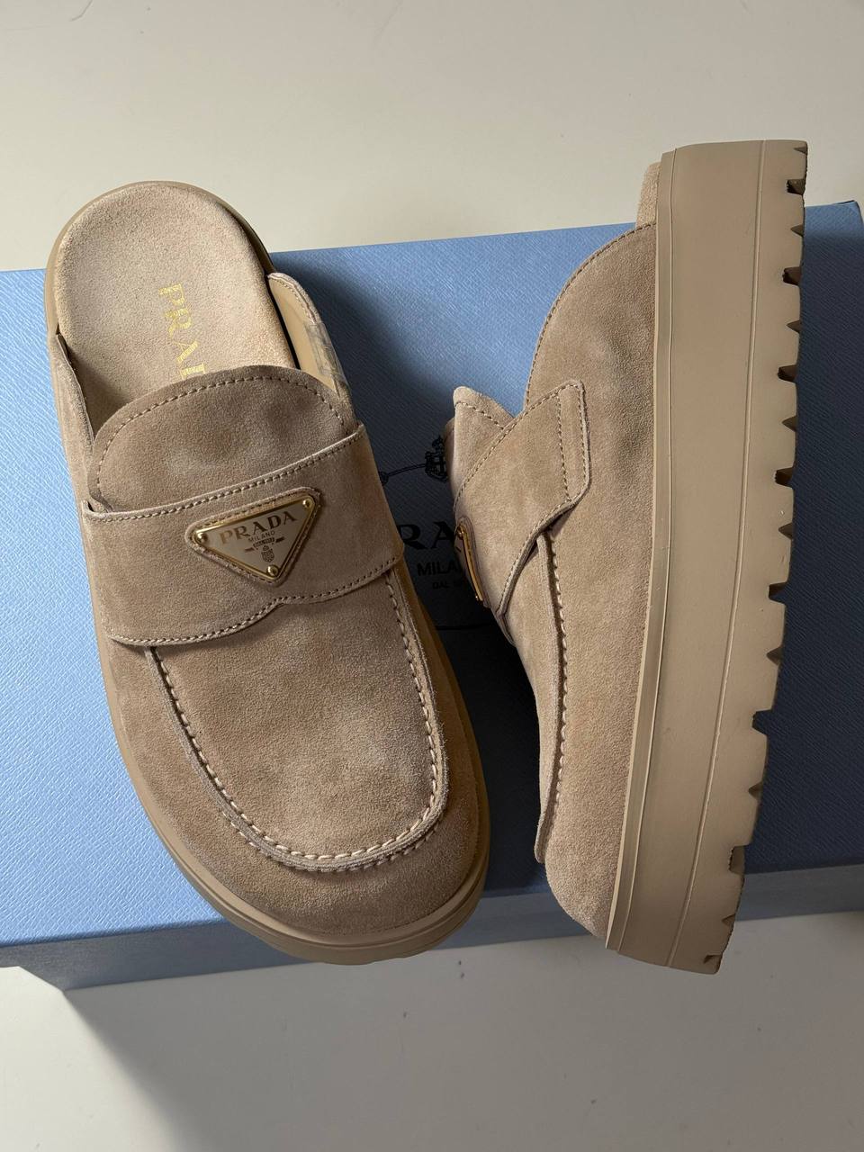 PRADA (размер 40,5)