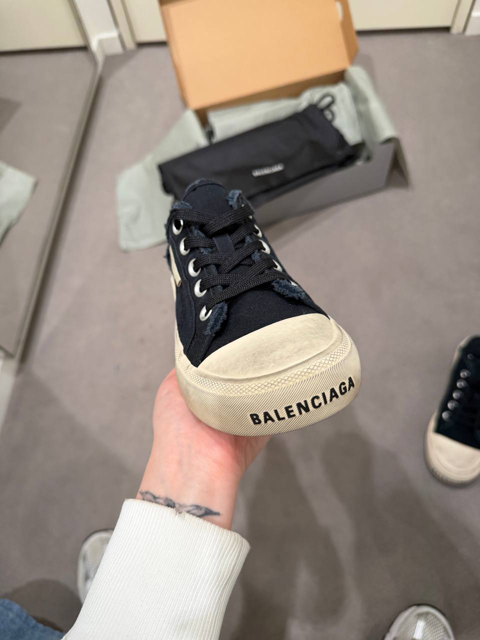 BALENCIAGA