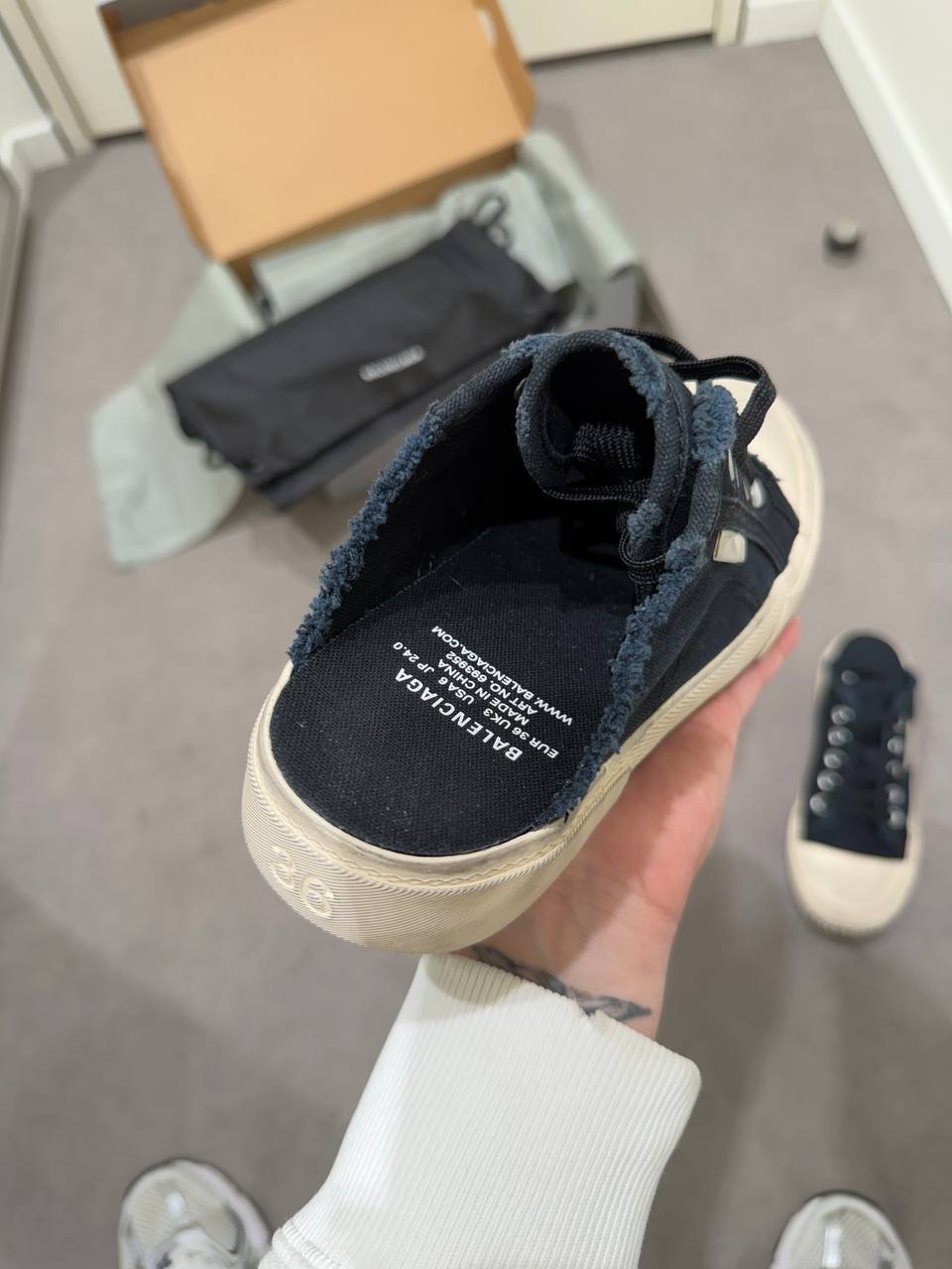 BALENCIAGA