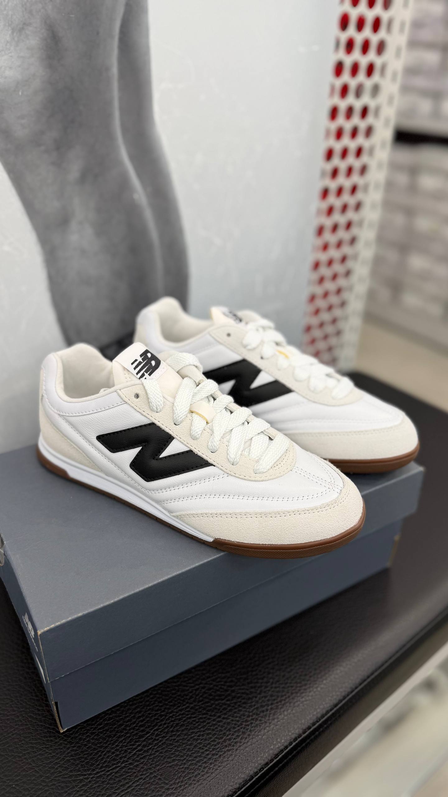 NEW BALANCE