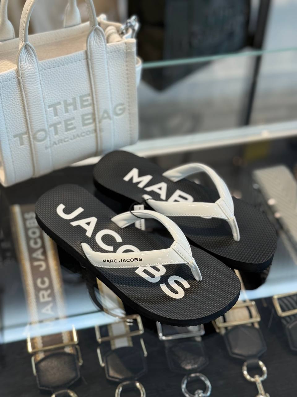 MARC JACOBS