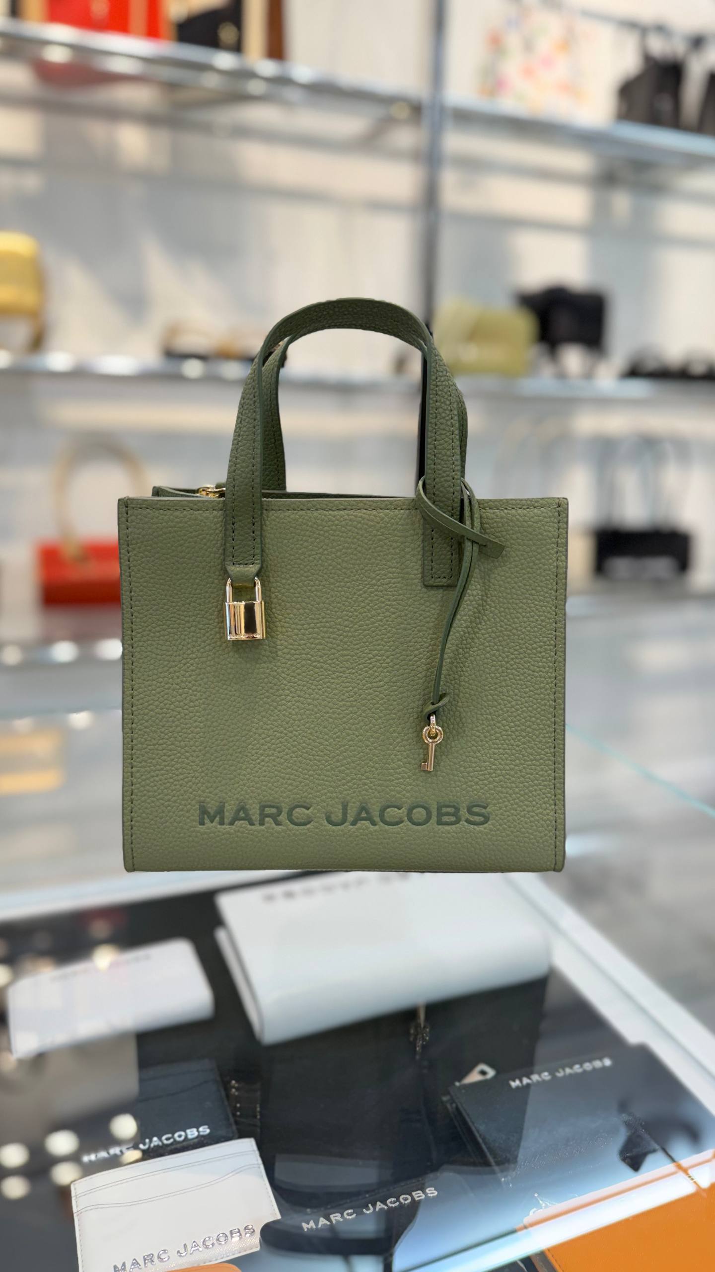MARC JACOBS