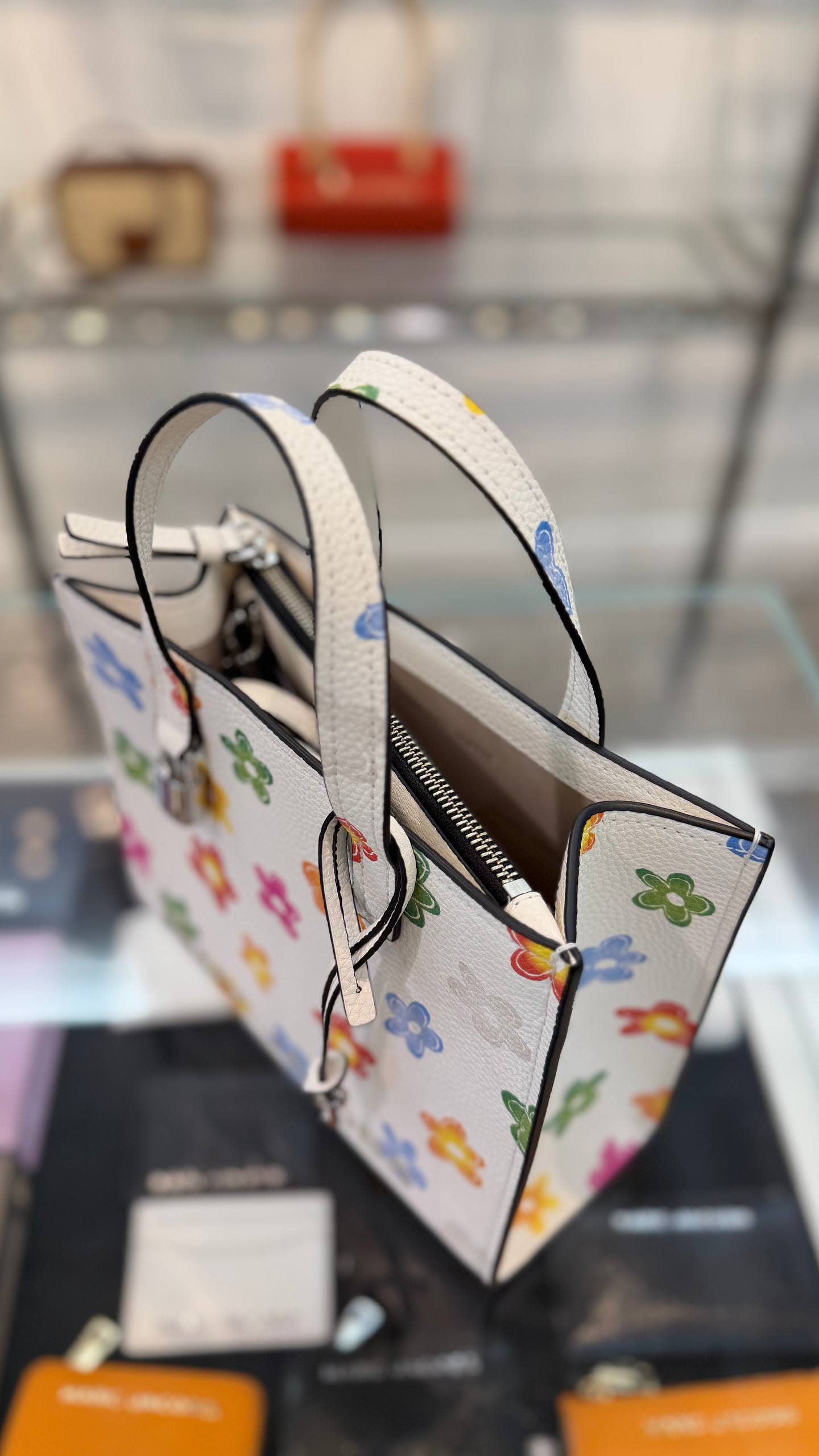 MARC JACOBS