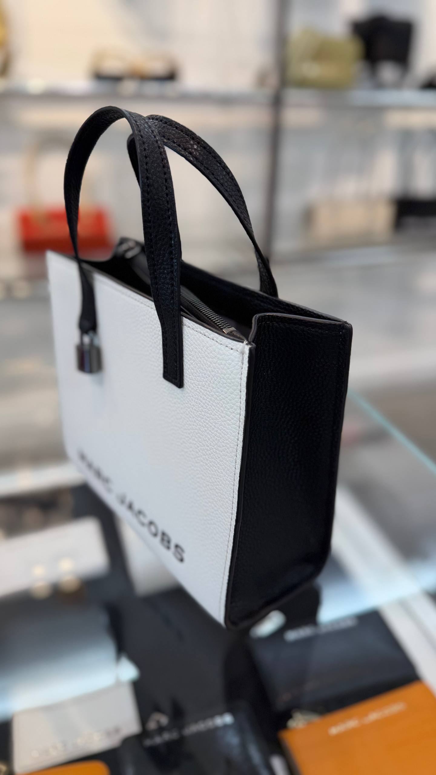 MARC JACOBS