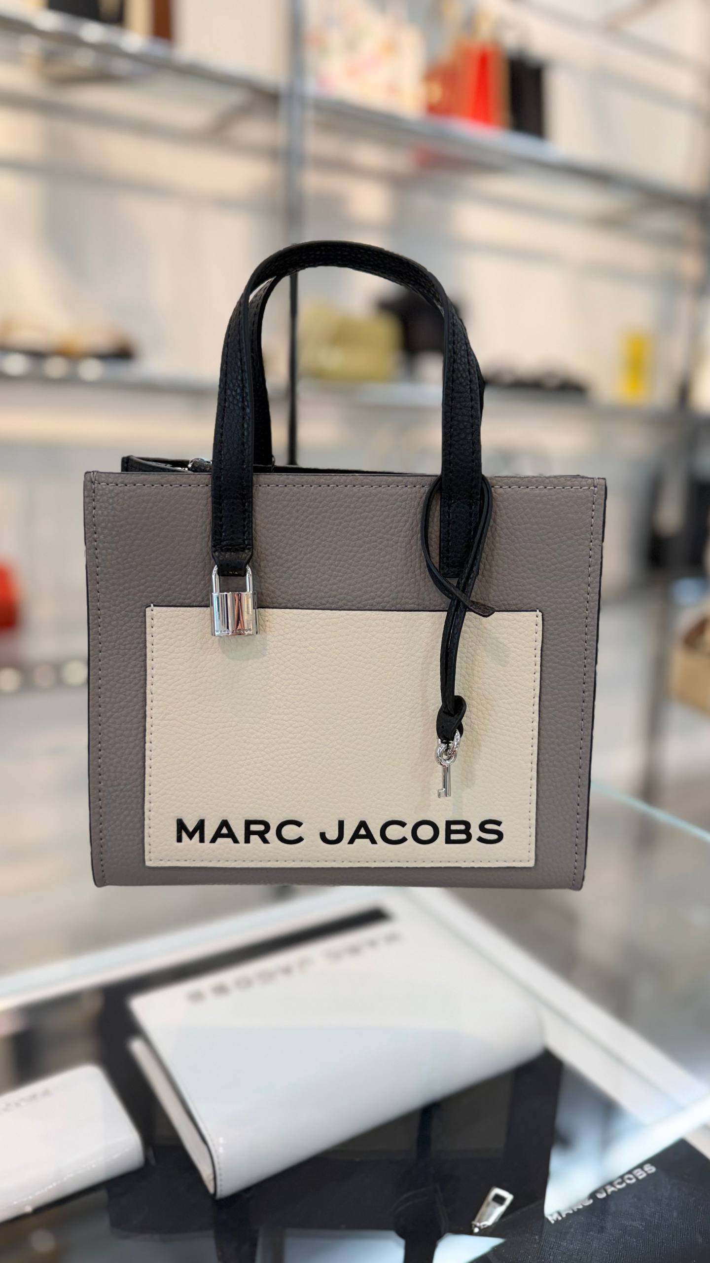 MARC JACOBS