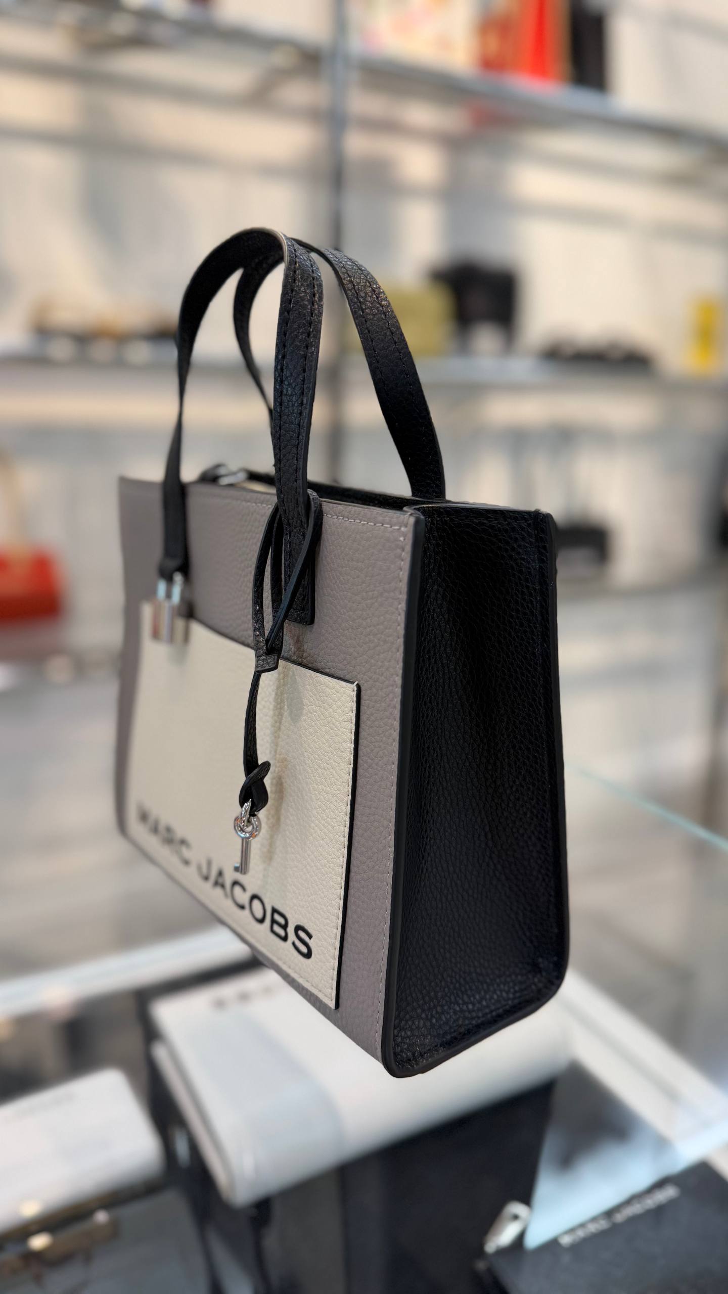 MARC JACOBS