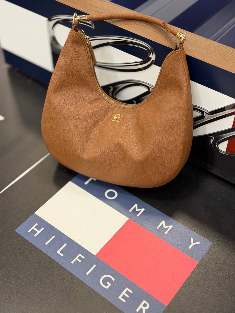 Tommy Hilfiger 🏷️ 50$