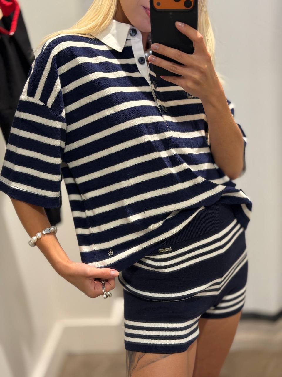 DKNY