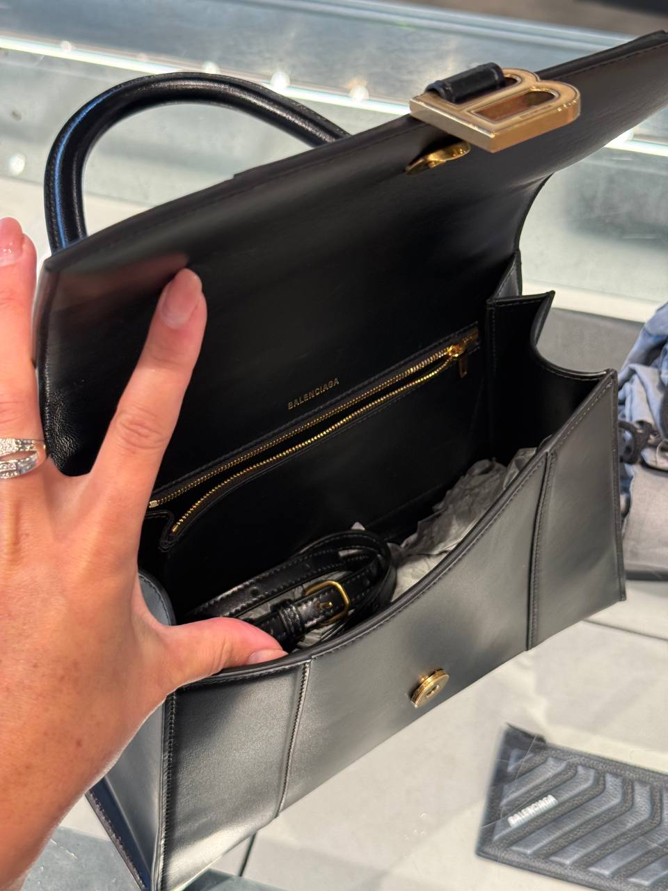 BALENCIAGA