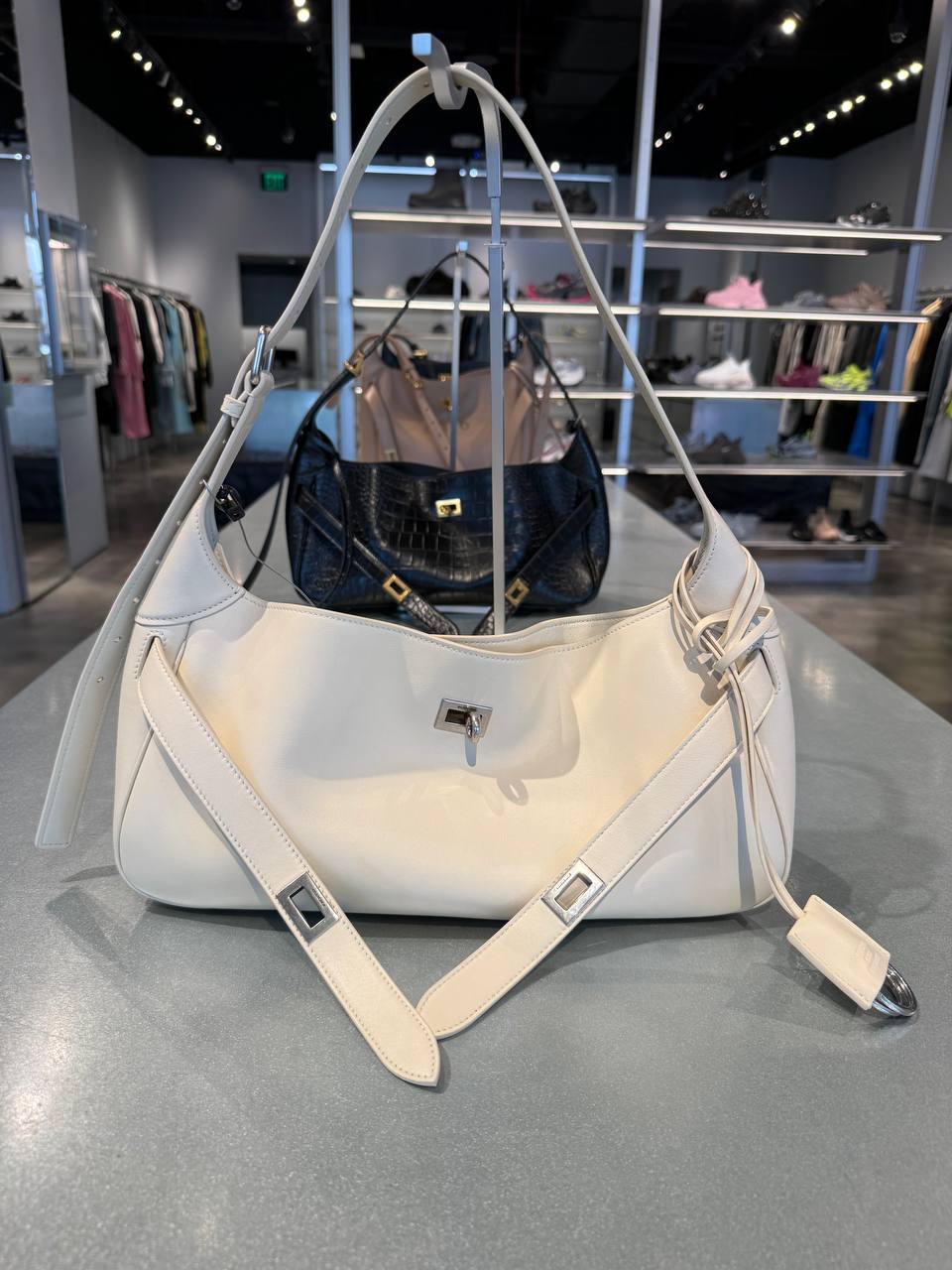 BALENCIAGA