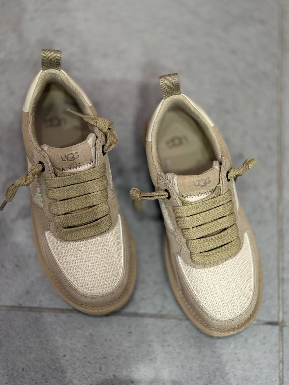 UGG 🏷️ 64$