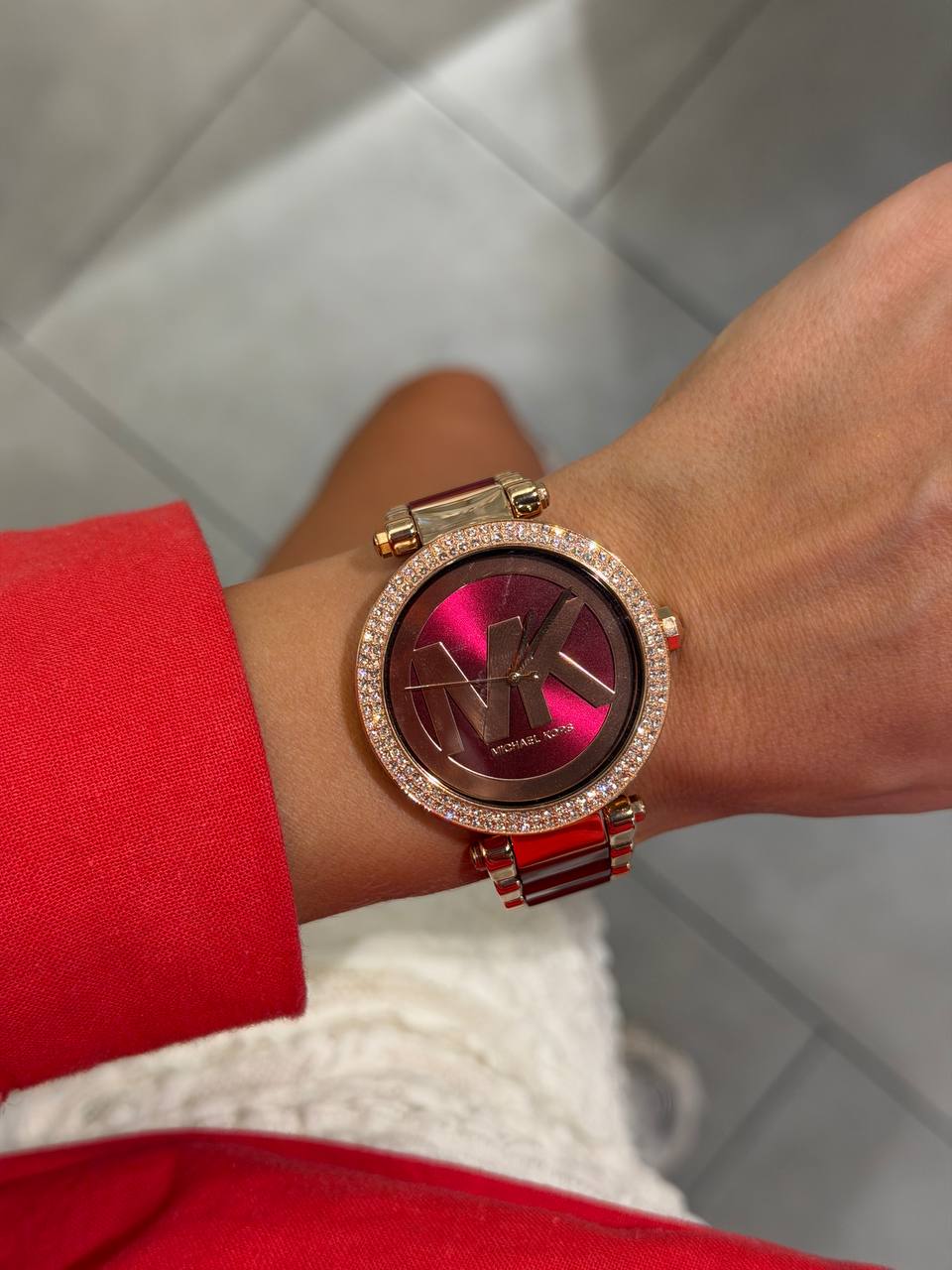 MICHAEL KORS 🏷️ 162$