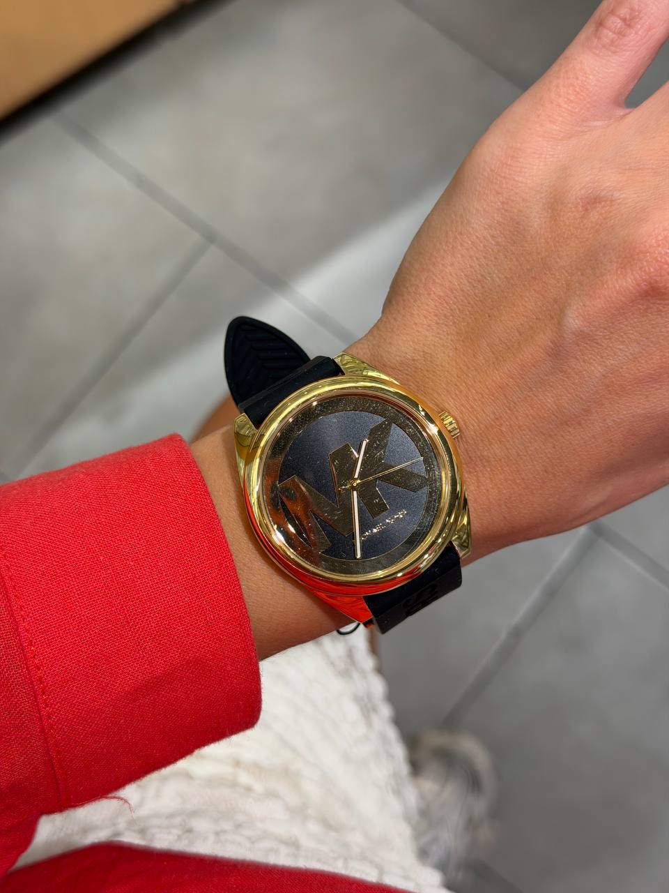 MICHAEL KORS 🏷️ 137$