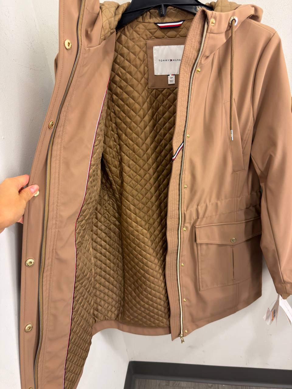 TOMMY HILFIGER 🏷️ 81$