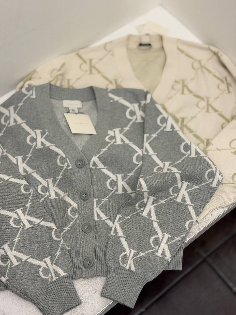 CALVIN KLEIN 🏷️ 84$
