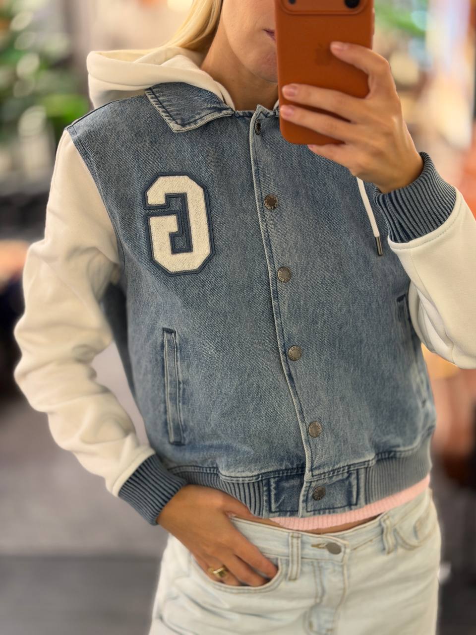 GUESS 🏷️ 94$