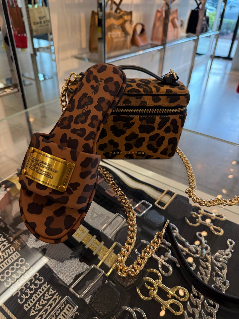MARC JACOBS