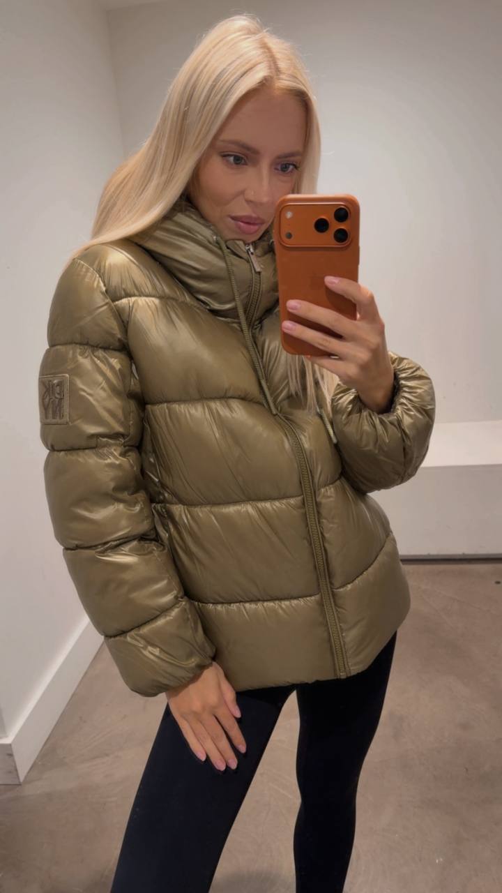 DKNY 🏷️ 104$