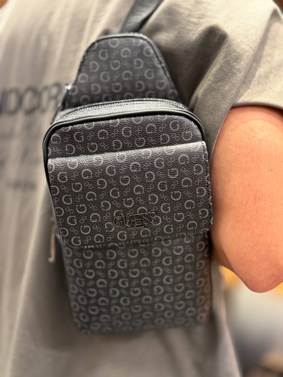 GUESS 🏷️ 60$