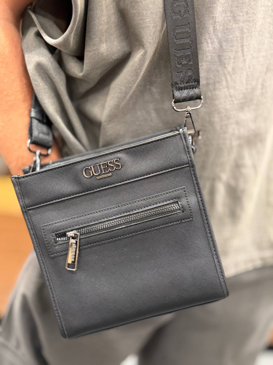 GUESS 🏷️ 54$