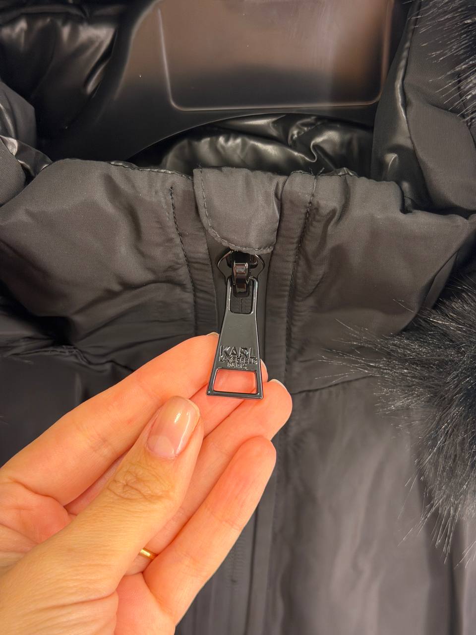 KARL LAGERFELD 🏷️ 112$