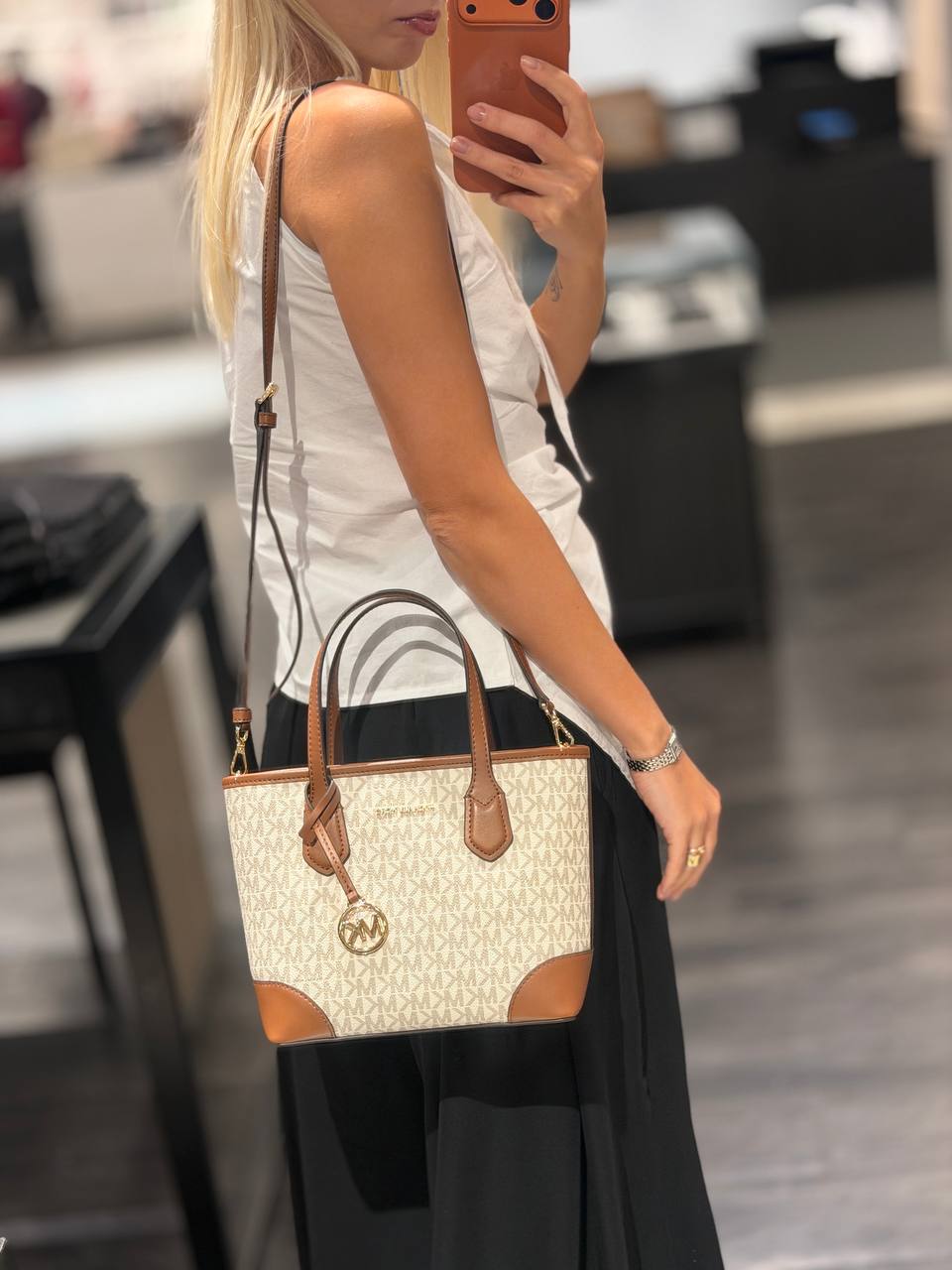 MICHAEL KORS 🏷️ 83$