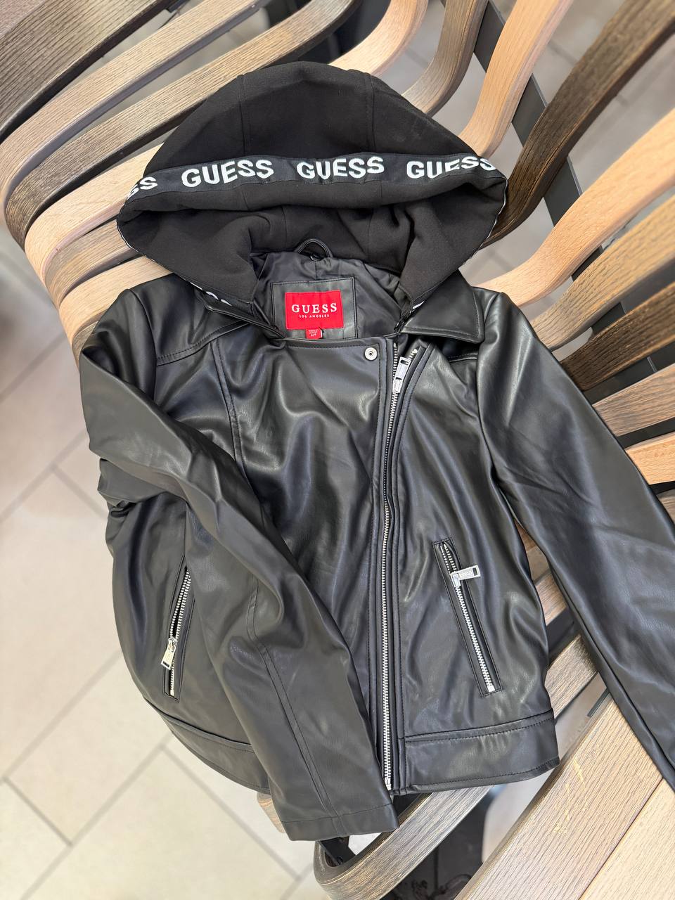 GUESS 🏷️ 58$ (капюшон отстегивается)