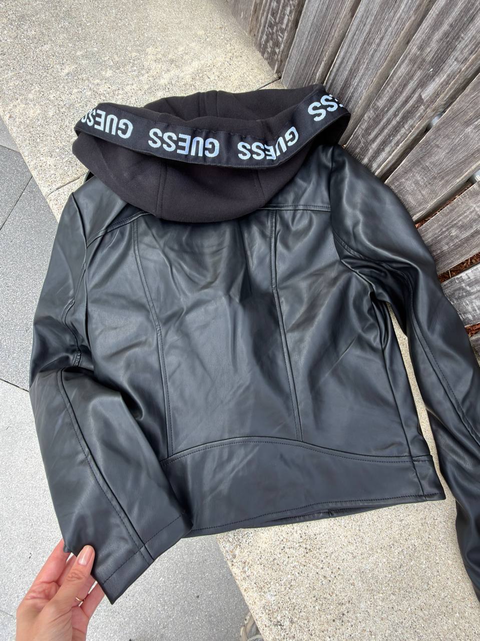 GUESS 🏷️ 58$ (капюшон отстегивается)