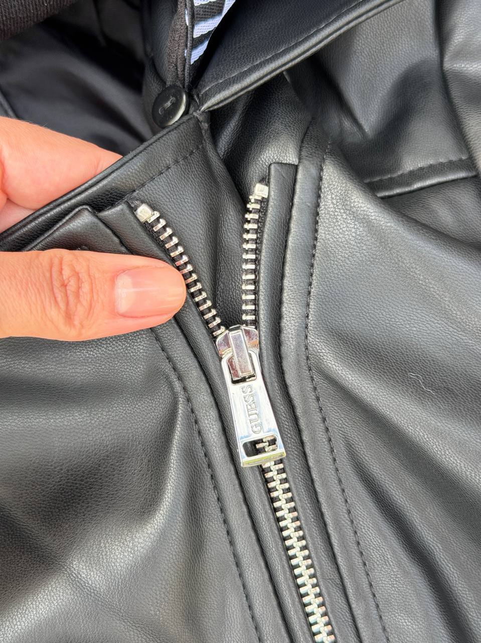 GUESS 🏷️ 58$ (капюшон отстегивается)