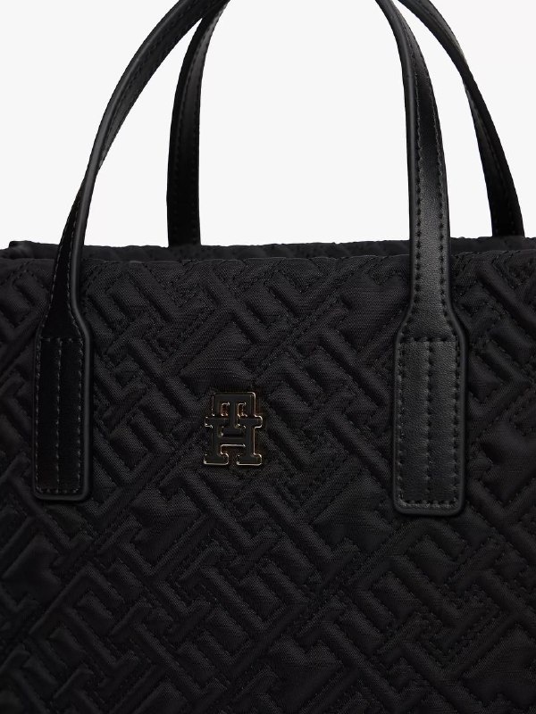 TOMMY HILFIGER 🇺🇸