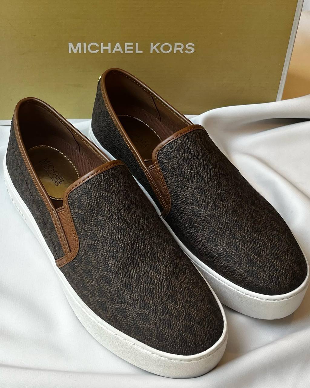 Michael Kors 🇺🇸 — Весь мир